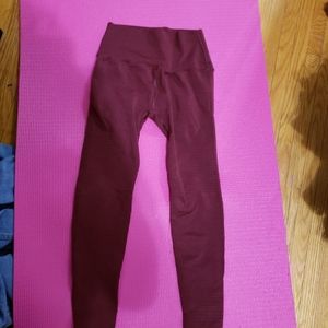 Alphalete revival leggings ( old version )